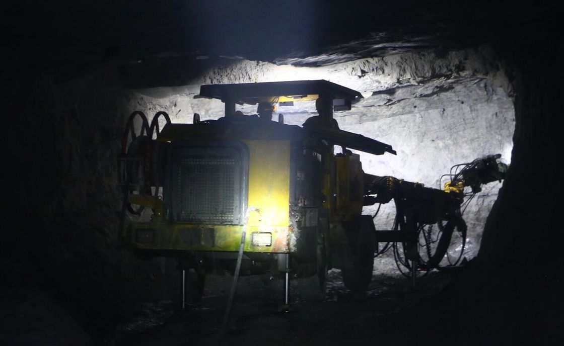 Tunnel Rock Bolts Face Drilling Rig Underground Hydraulic ISO9001 Untuk Pengembangan Tambang bawah tanah